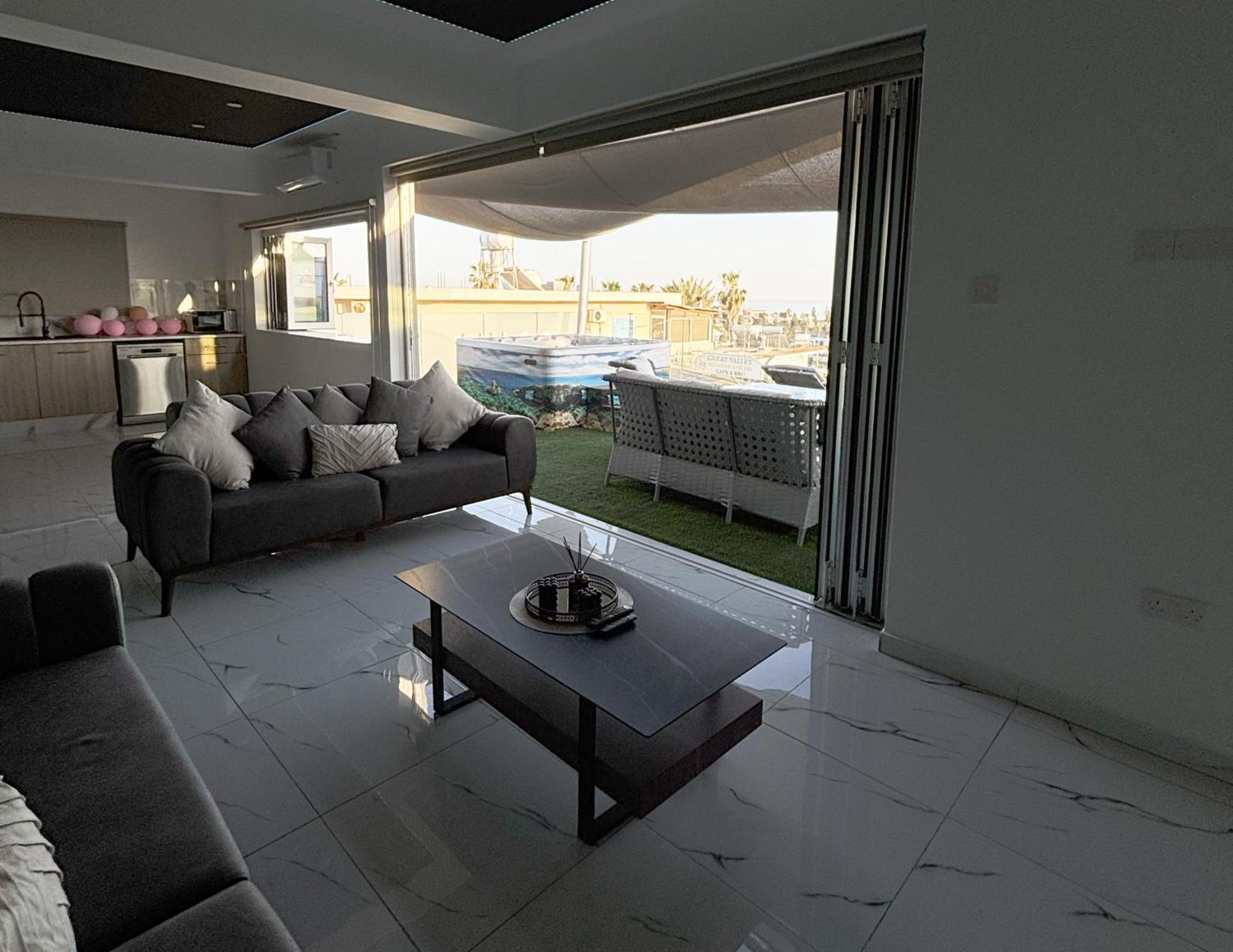 Sant Central Deluxe Apartments Aya Napa Dış mekan fotoğraf
