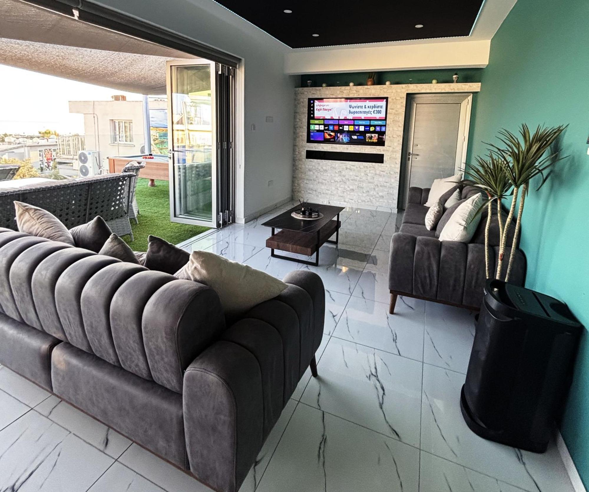 Sant Central Deluxe Apartments Aya Napa Dış mekan fotoğraf