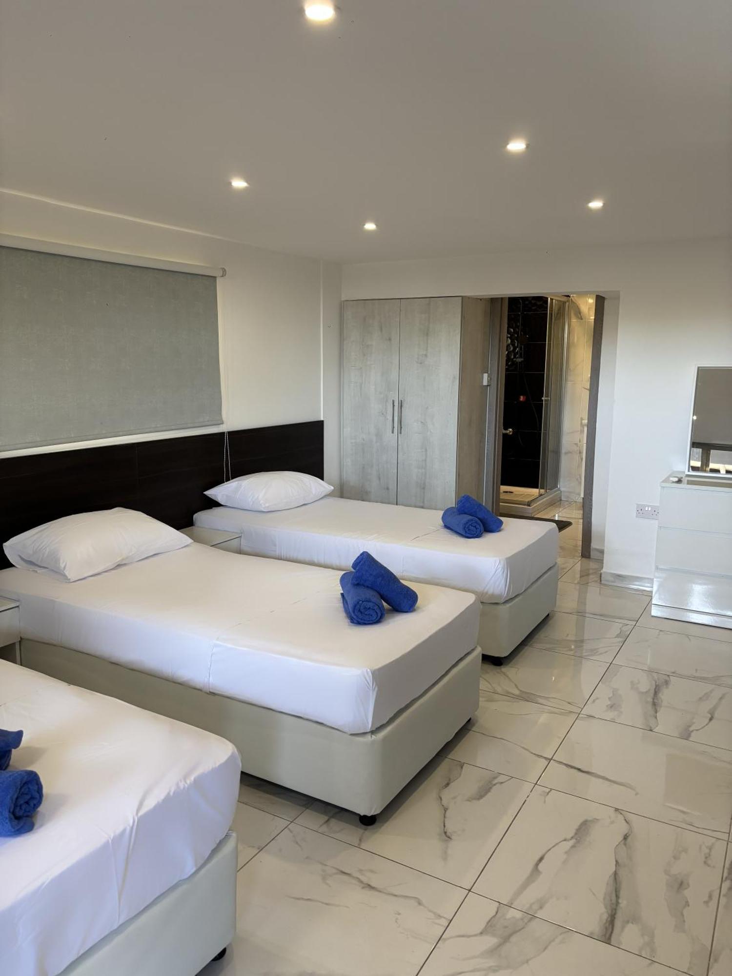 Sant Central Deluxe Apartments Aya Napa Dış mekan fotoğraf