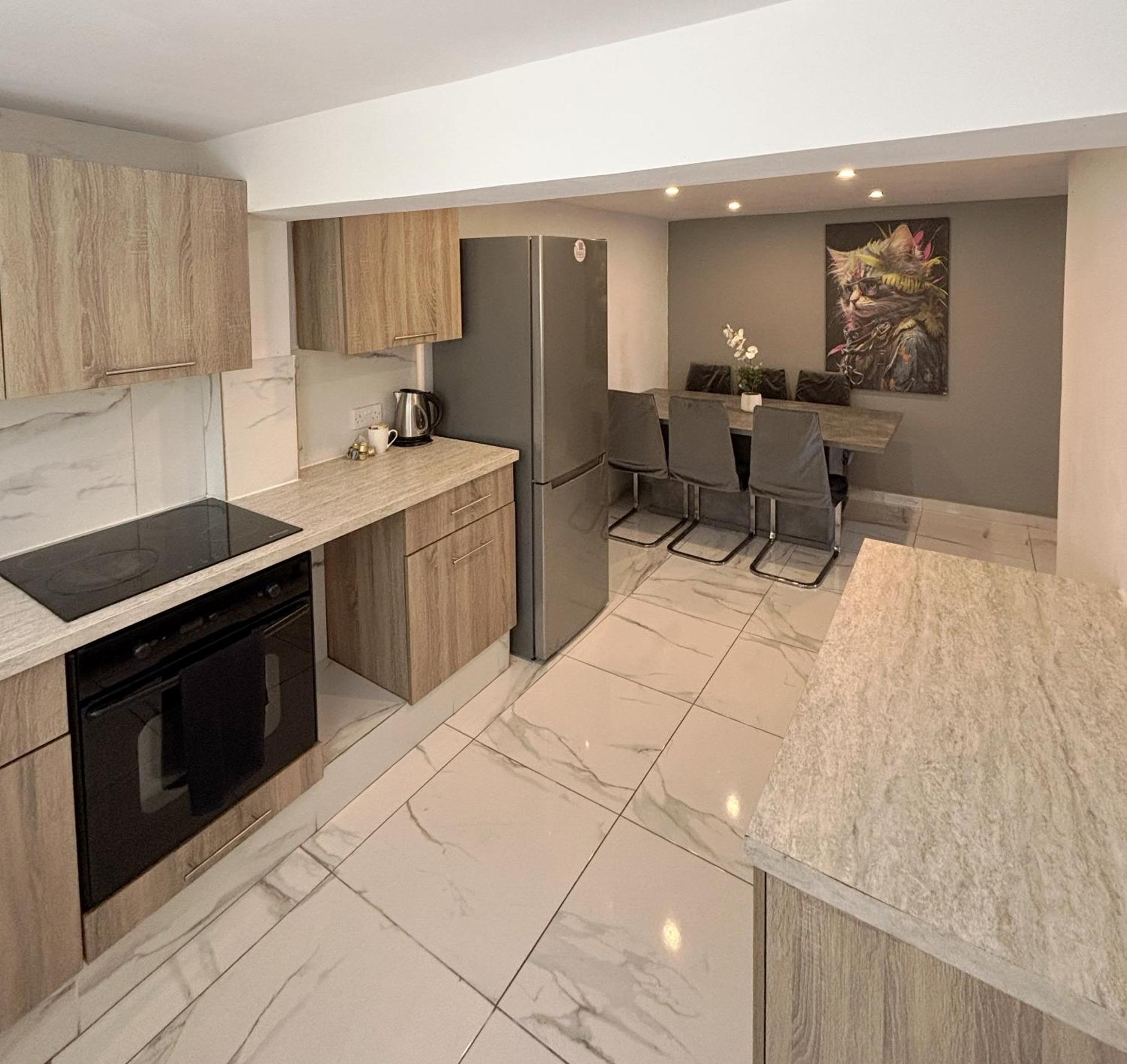 Sant Central Deluxe Apartments Aya Napa Dış mekan fotoğraf