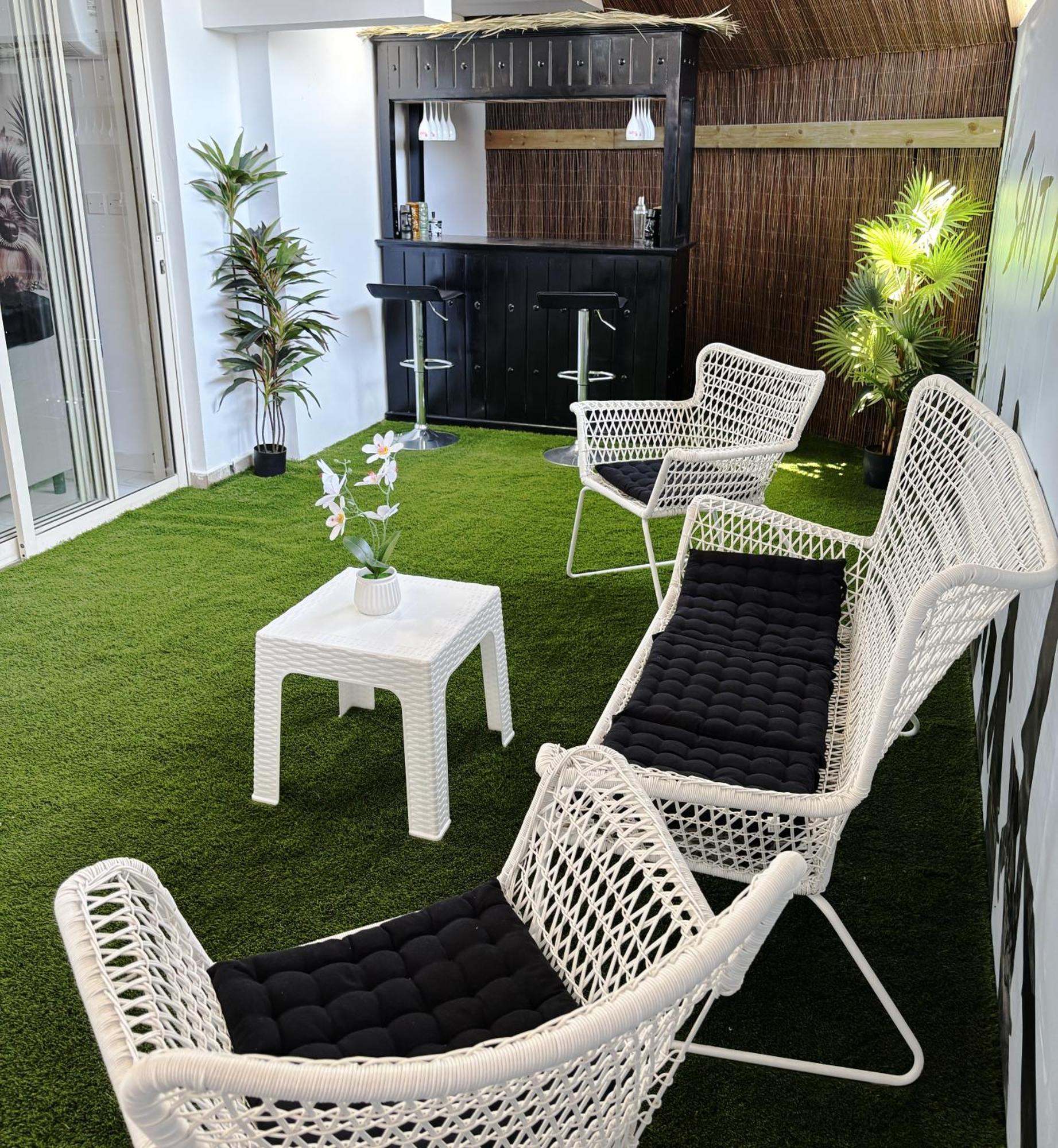 Sant Central Deluxe Apartments Aya Napa Dış mekan fotoğraf